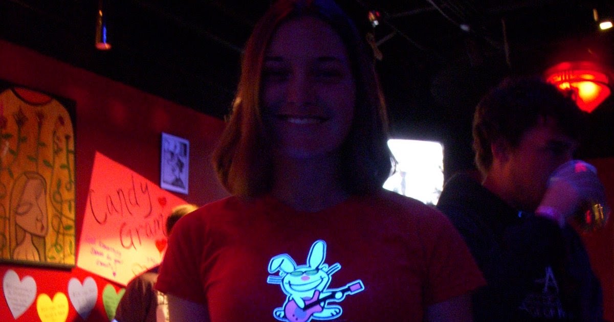 Simple Harmonics, Transmitted Reflections Why do white clothes glow