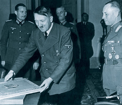 Hitler+awarded+Marshal%27s+baton+to+Rommel+21.6.42-.jpg