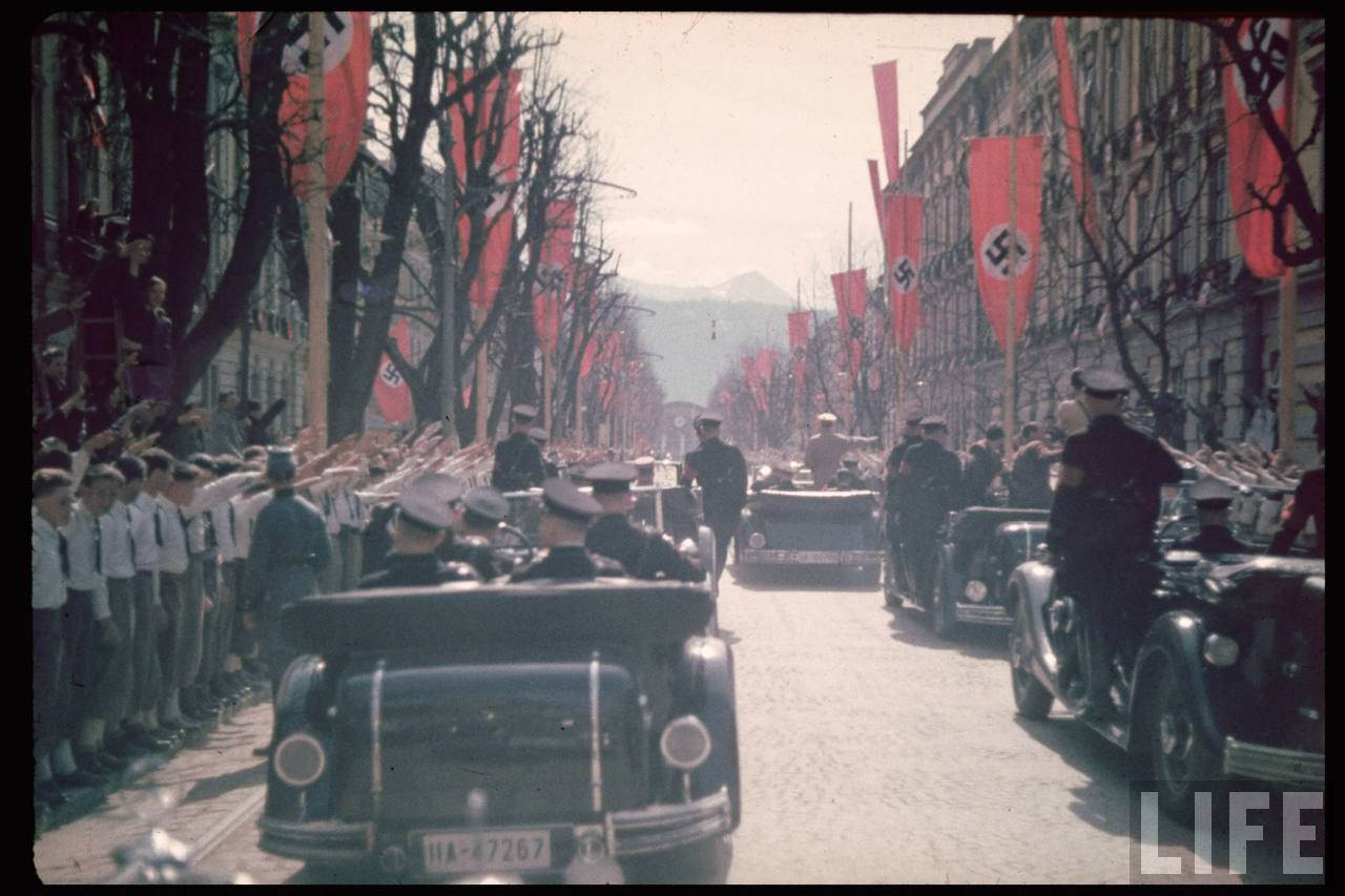 [Klagenfurt+at+Austrian+election+campaign,+April+1938c.jpg]