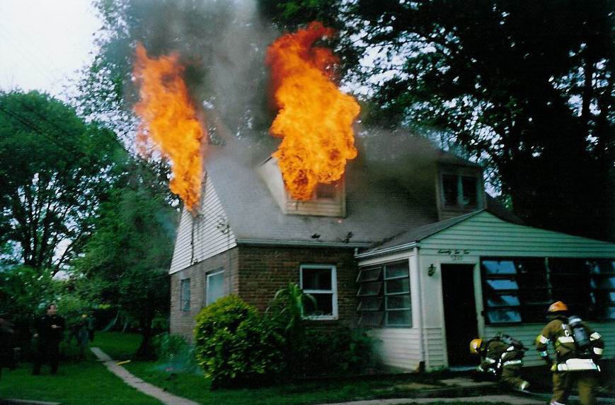 [Tyler+Ave+Fire+2.JPG]