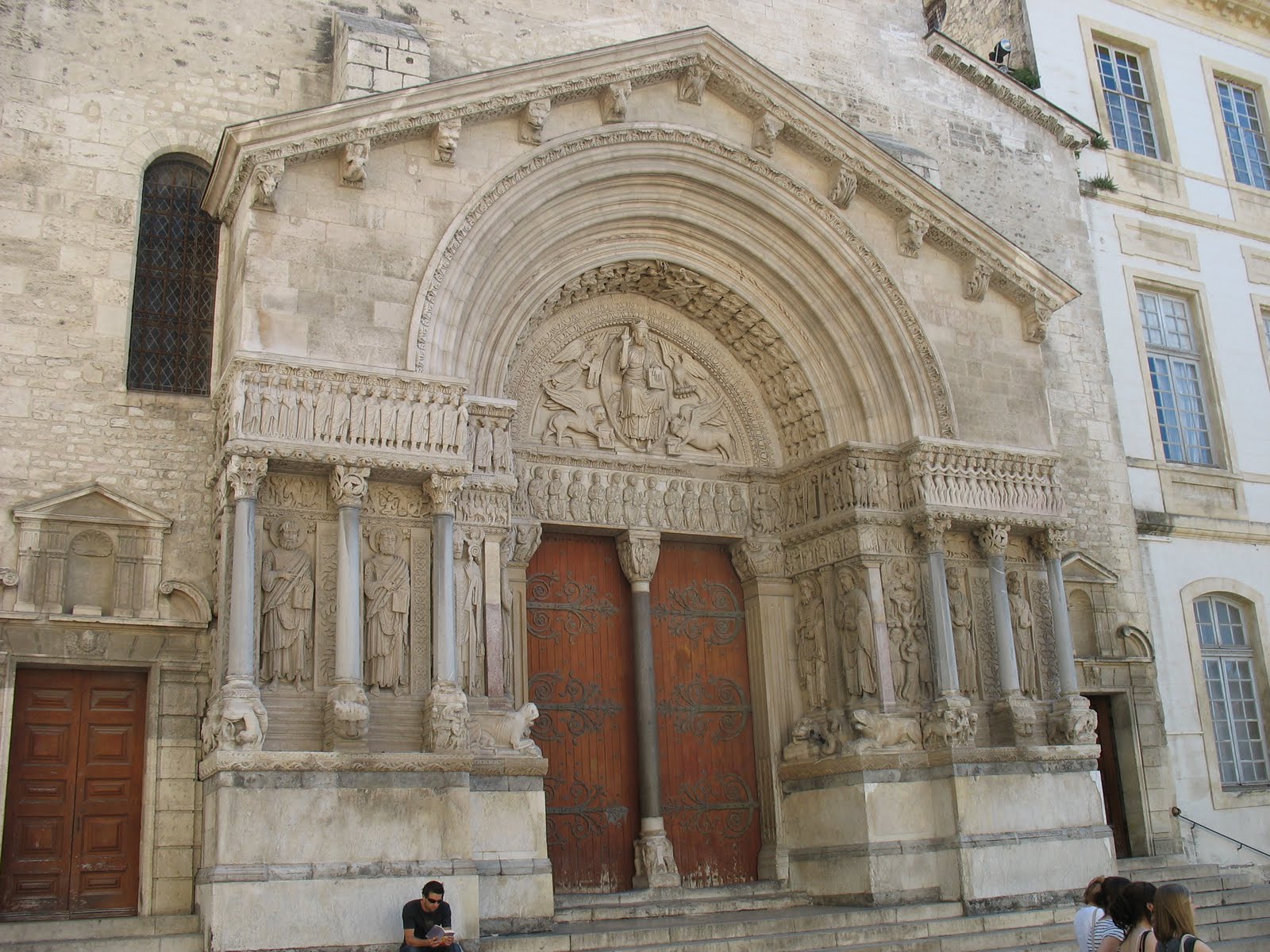 LA PROVENCE ARLES