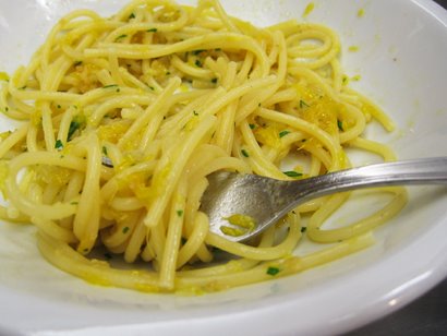Spaghetti com molho de laranja