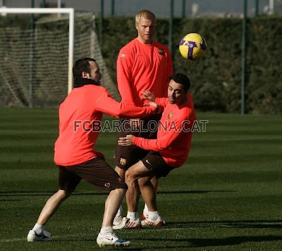 صور تدريبات برشلونة 2010-2011 0+barcelona+training+iniesta+xavi