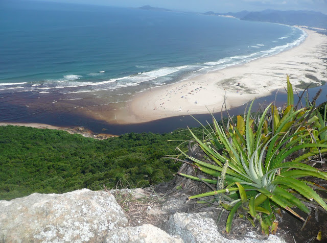 Morro da Pedra do Urubú, Guarda do Embaú, SC - Brasil