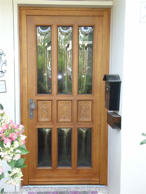 [Tür+mit+Schnitzereien.JPG]