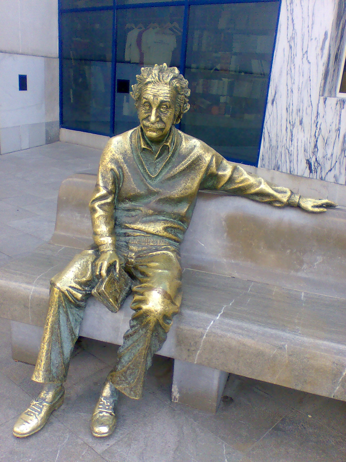 [Estatua_de_Einstein._Parque_de_Ciencias_Granada]