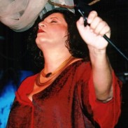 Compositora Fhernanda Fernandes