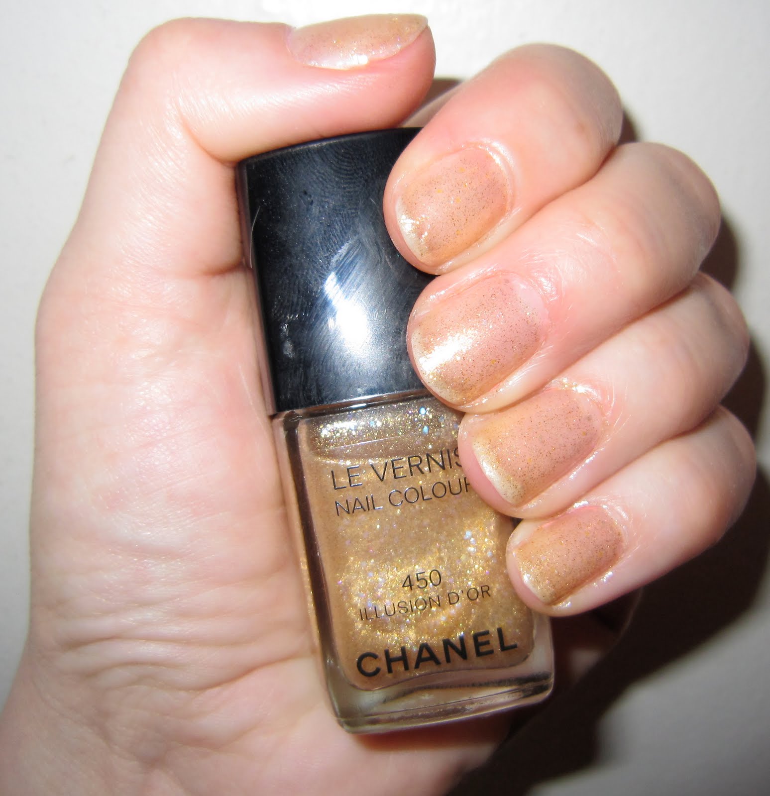 The Beauty of Life: Mani of the Week: Chanel Illusion D'Or