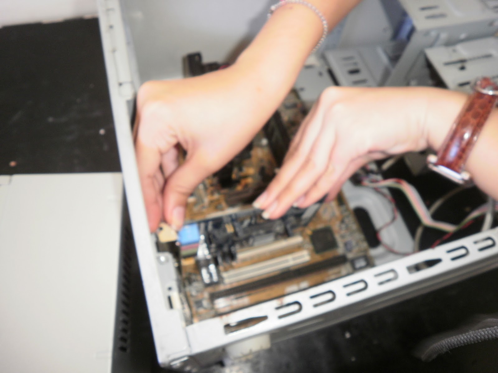 instalacion del equipo de computo: como armar el gabinete