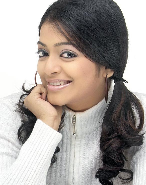 Must Watch Actress: Janani Iyer Hot Gallery