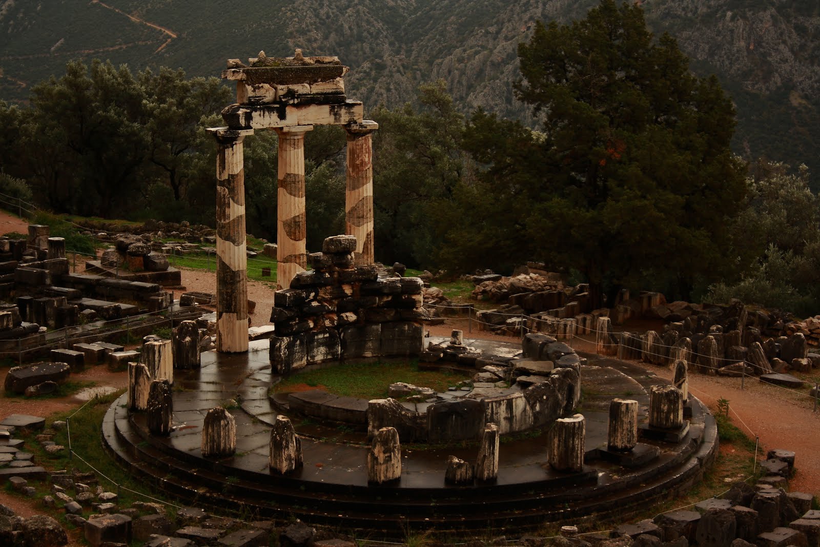 [Greece+Delphi+Athena2.JPG]