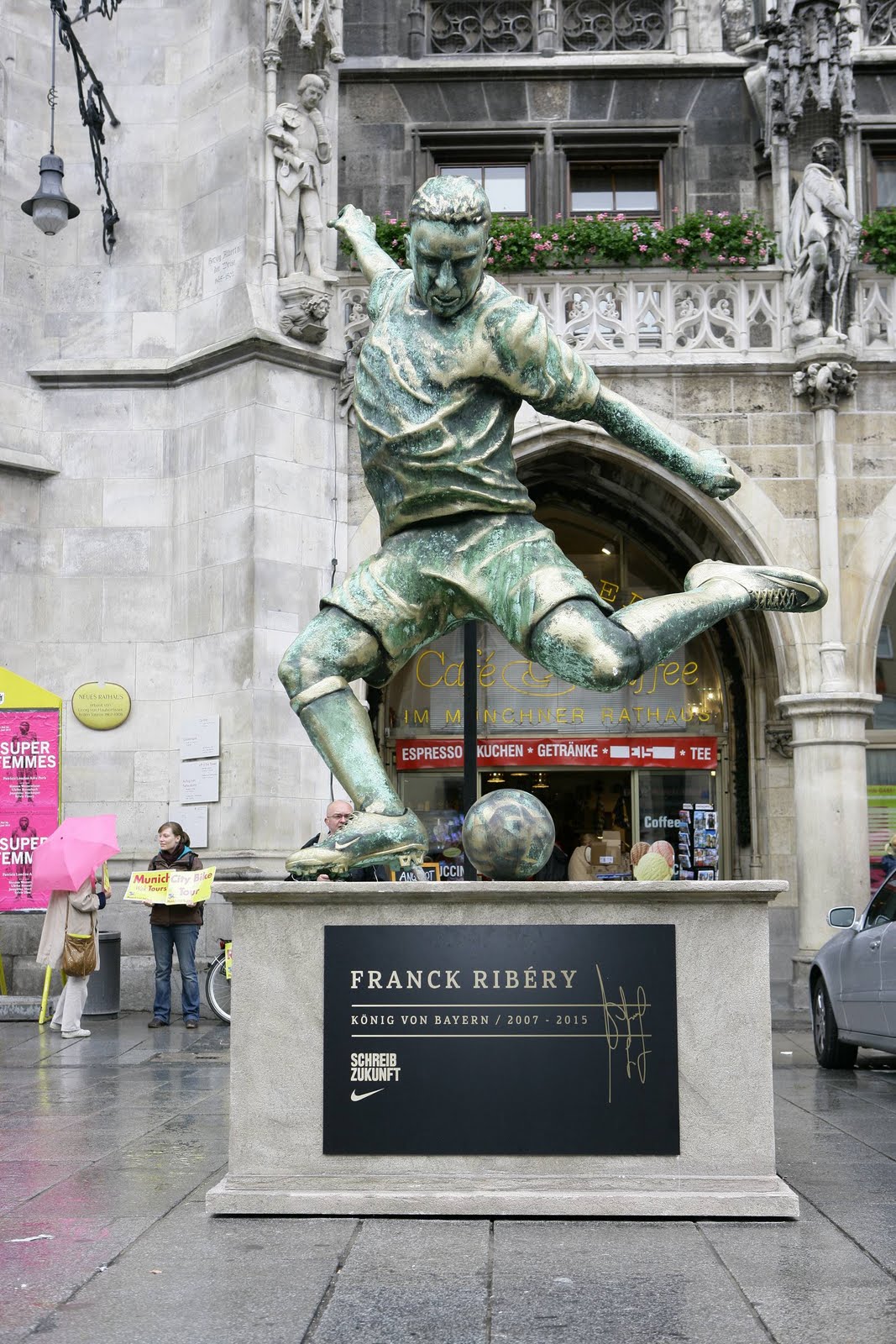 Statue+of+Ribery3_2.jpg