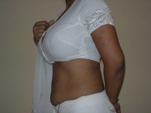 andhra aunties in white saree andhra aunty in white saree and showing