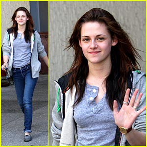 Kristen Stewart Sweet Girl Wallpaper