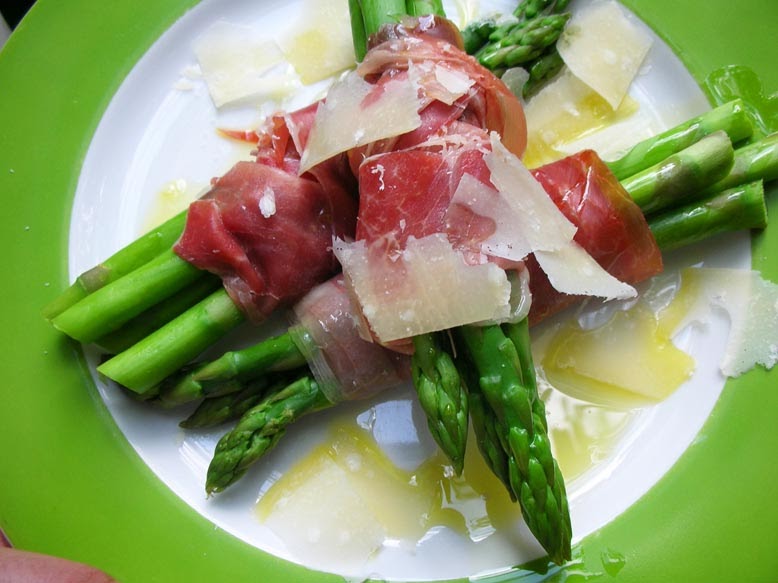 LolaLu's Kitchen Asparagus and Parma Ham