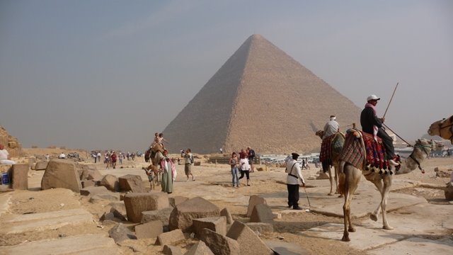 [P1010374_Pyramide.JPG]