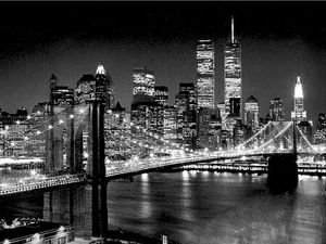 [1730293-Brooklyn-Bridge-at-night-with-Manhattan-skyline-behind-0.jpg]