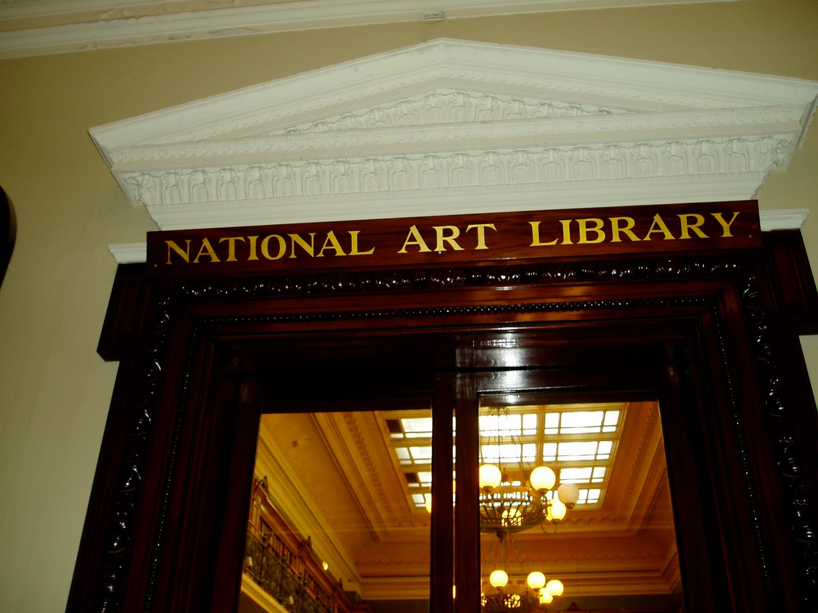Libraries, Archives and Accents, Oh my! National Art Library at