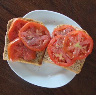 toast with tomatoes