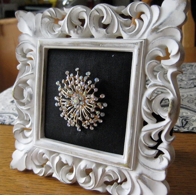 DIY Frame Your Jewelry markova design