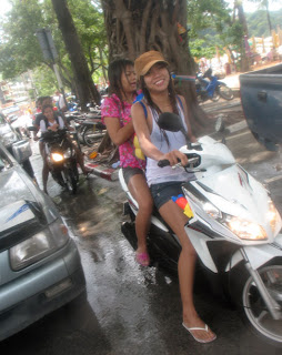 Smiles and Girls - Songkran 2009 in Phuket