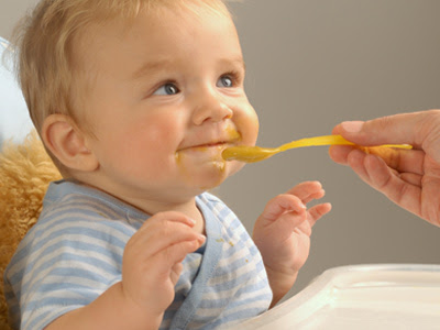 Tips Membuat Bayi Lahap Makannya