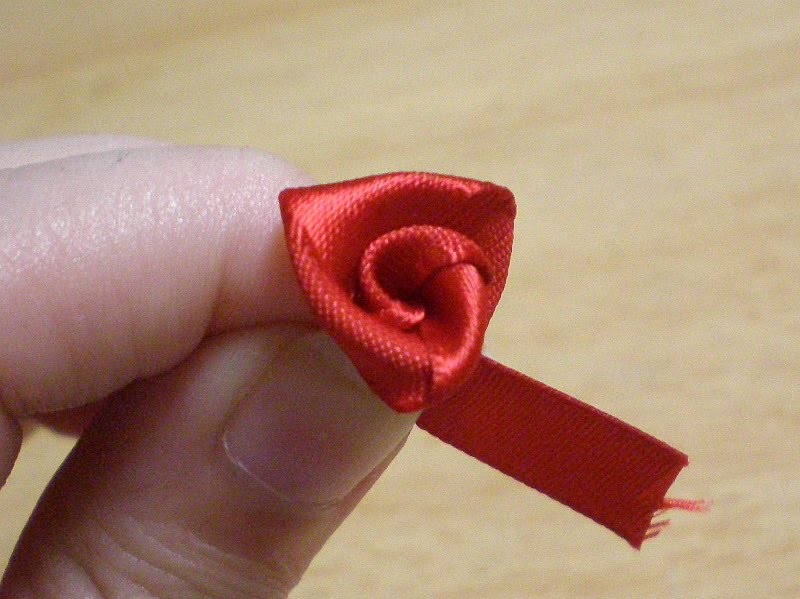 From the Ash Grove Tutorial Tuesday Ribbon Roses