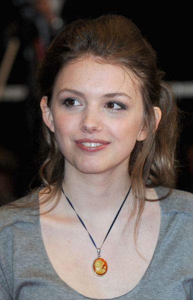 Hannah Murray is promoting