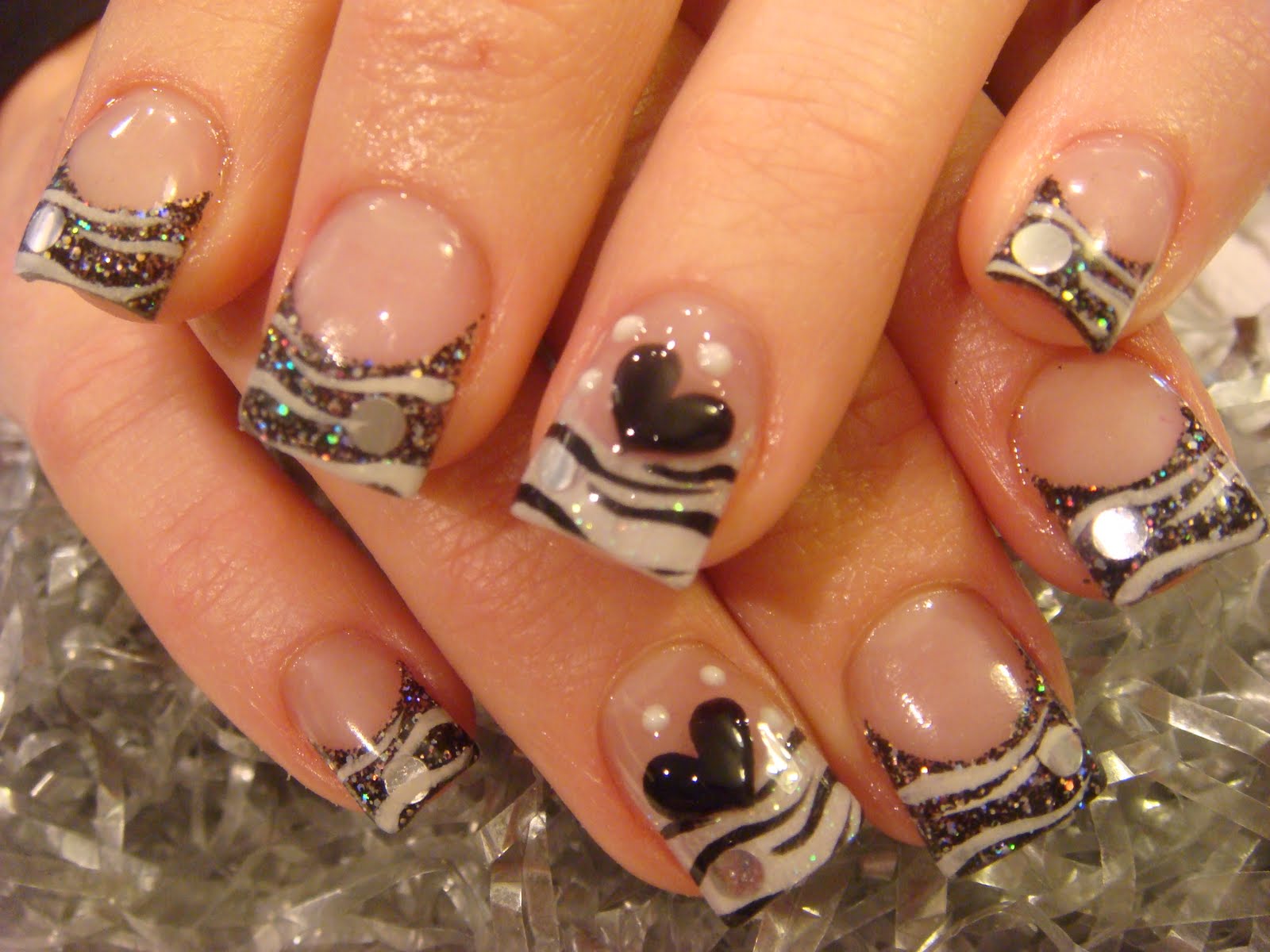 queen of hearts nail design