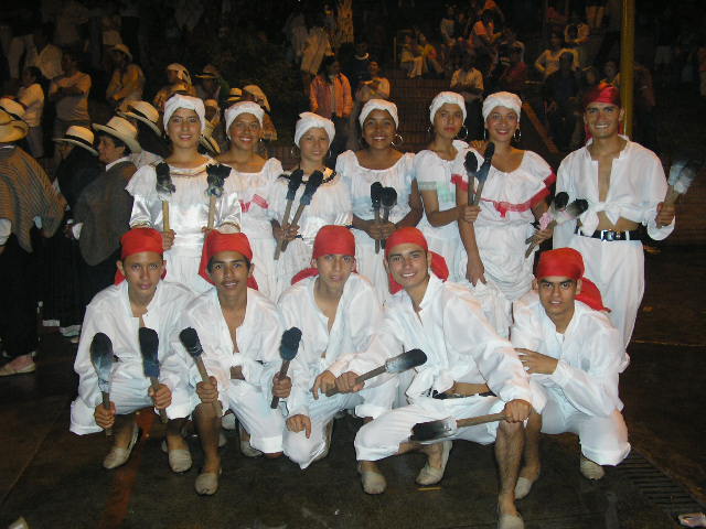 Grupo de danzas NENCATACOA