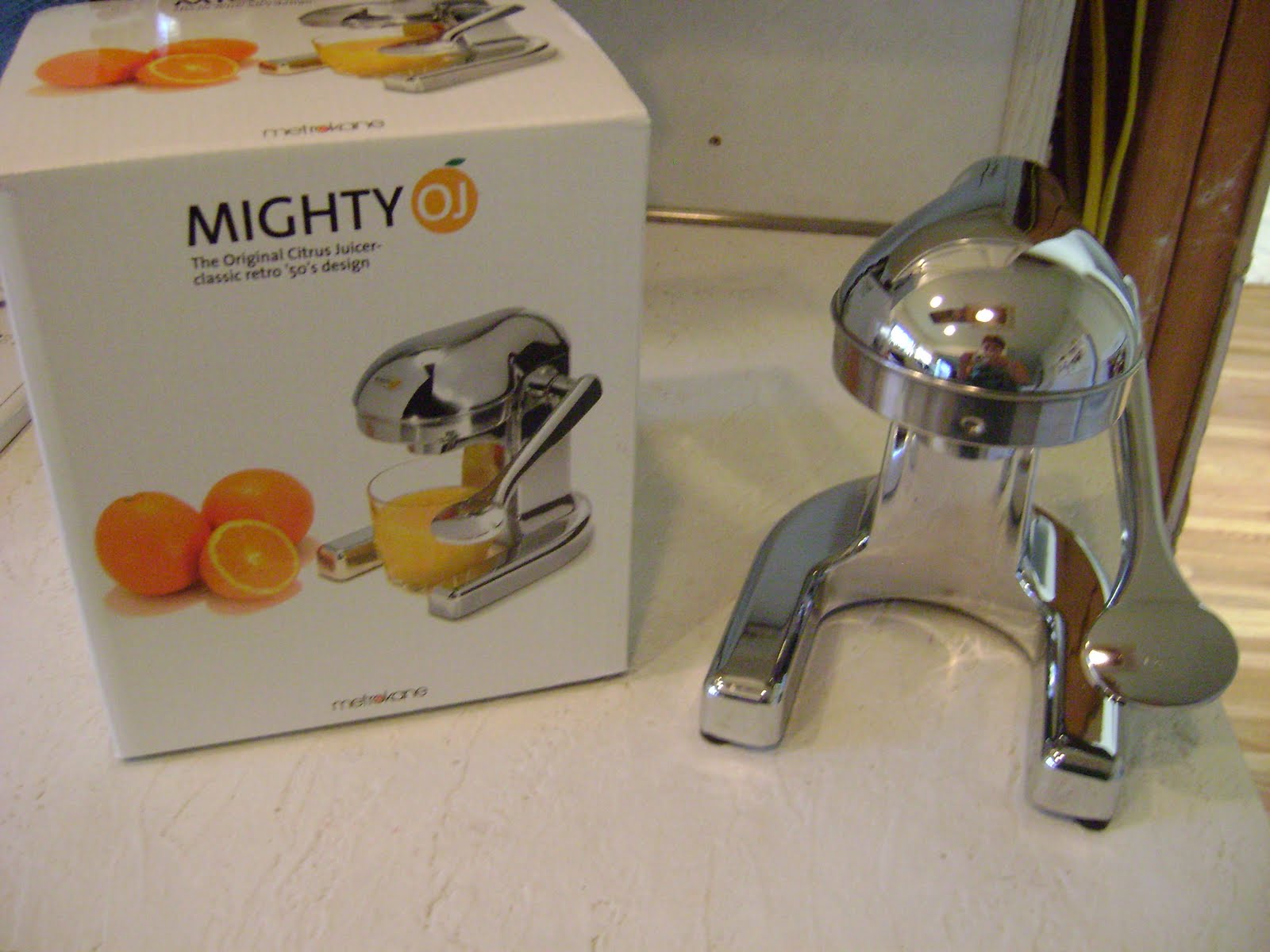 The Basil Bee Mighty OJ Juicer