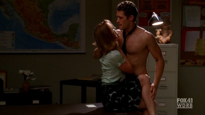Glee hunk Matthew Morrison shirtless sexy pictures.