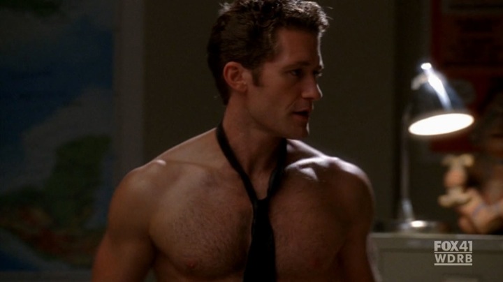 Glee hunk Matthew Morrison shirtless sexy pictures.