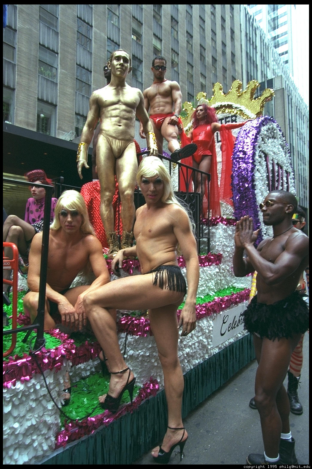 Forum Image: http://3.bp.blogspot.com/_Bxu2kHSW6aw/TC-CXPDRTGI/AAAAAAAAEks/-RxOy0t1_jE/s1600/New+York+Pride.jpg