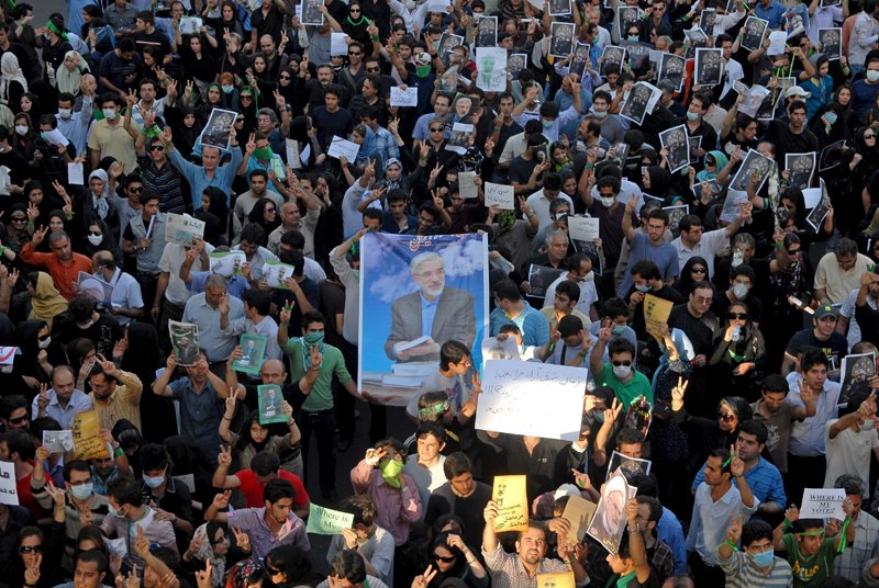 [IRAN+002+manifestantes+elec+xuño+2009.jpg]