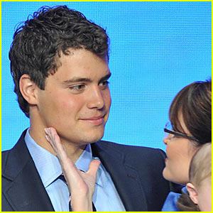 [levi-johnston-sarah-palin-quit.jpg]