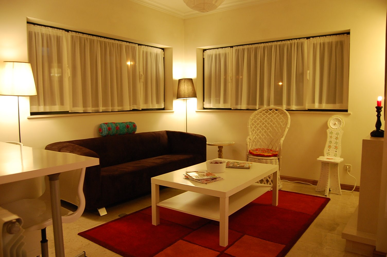 [reading+lounge.JPG]