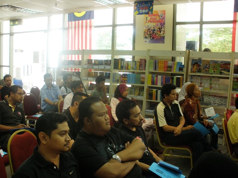 [orang+ramai.JPG]