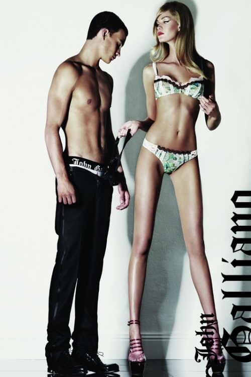 http://3.bp.blogspot.com/_C559ULtRL1E/TSqeRKCZY1I/AAAAAAAAAkU/R9h-ynHwN-4/s1600/GallianoLingerie2011SS2.jpg