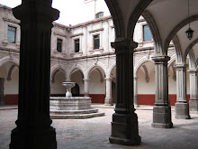 Fuente del claustro del Colegio de San Ignacio y San Francisco Xavier