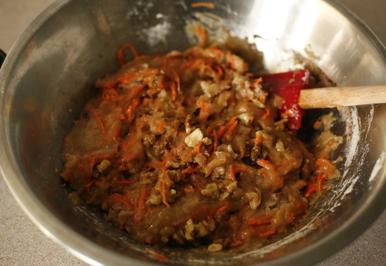 go vegan meow! Carrot Cake with Candied Walnuts