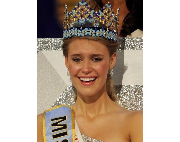 QUEENS: Alexandria Mills is Miss world 2010