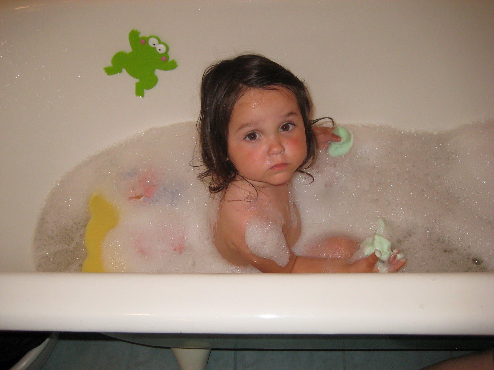 [june14+taking+a+bath.jpg]