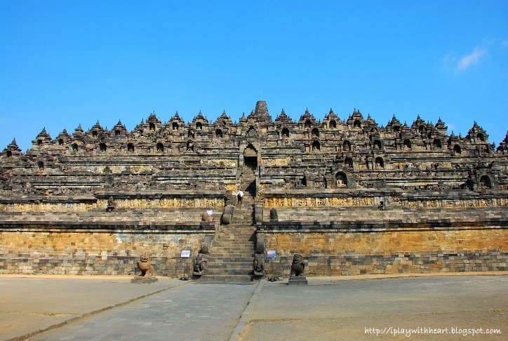 [borobudur-temple-full.JPG]