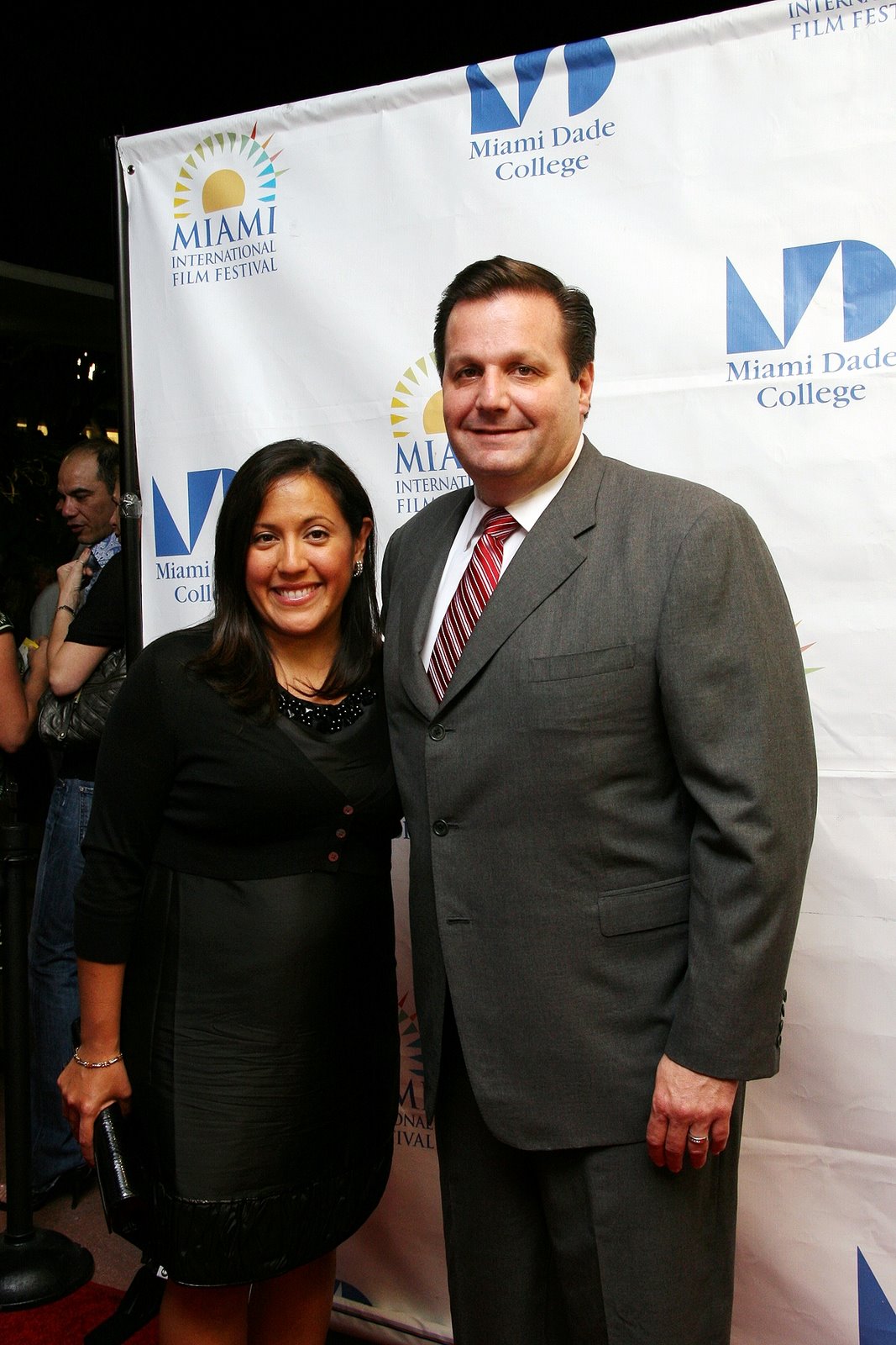 [julio+robaina+&+wife.jpg]