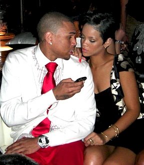 [chris-brown_rihanna-kiss.jpg]