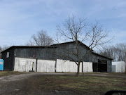 Last winter I passed this barn on HWY 25 in Rockcastle County, Kentucky. (blkbarndance)
