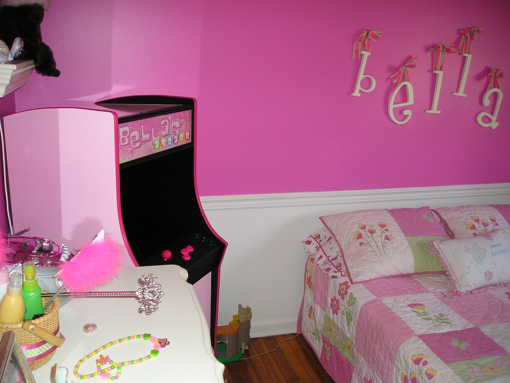 [Bellas+Arcade+-+Finished+01.JPG]
