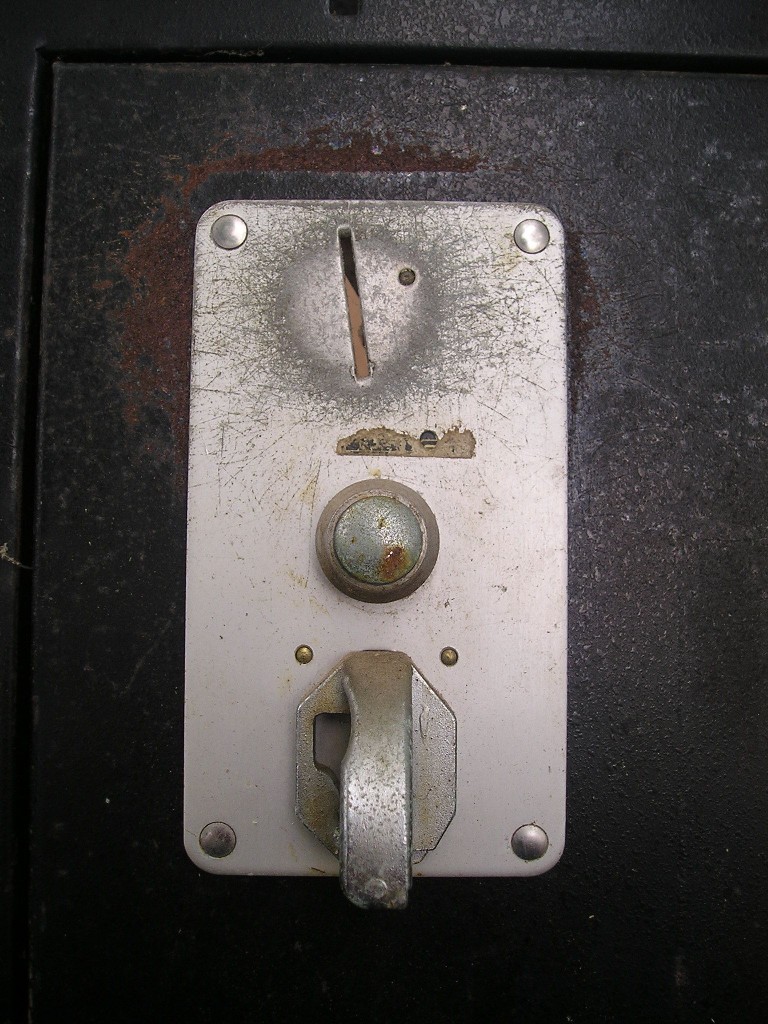 [DK+Coin+Door+007.jpg.]