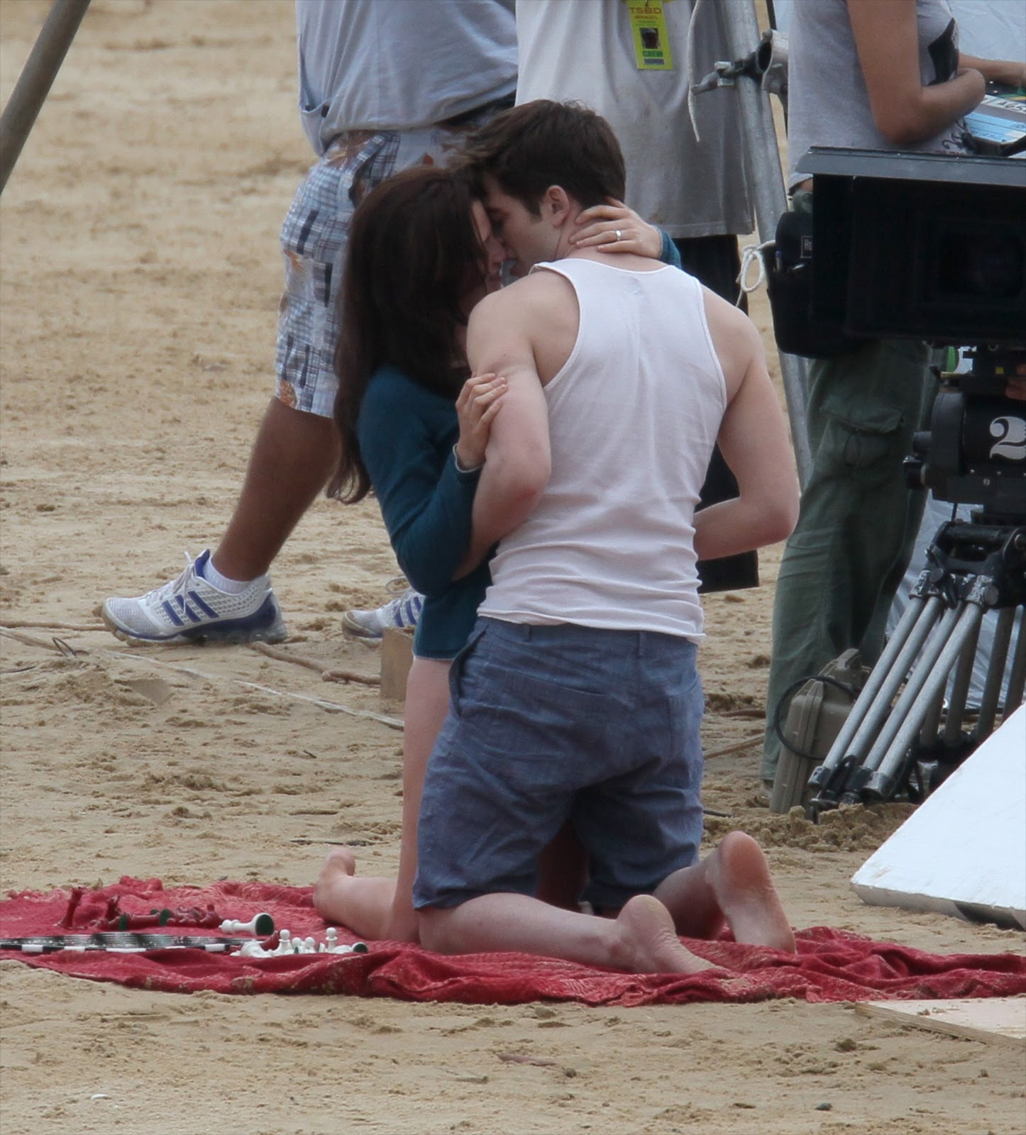 http://3.bp.blogspot.com/_C_cTZnnSp90/TOqYAyaJZeI/AAAAAAAAA_0/GUoWu2EvYy0/s1600/new-HQ-untagged-pictures-twilight-series-17010604-2078-2300.jpg
